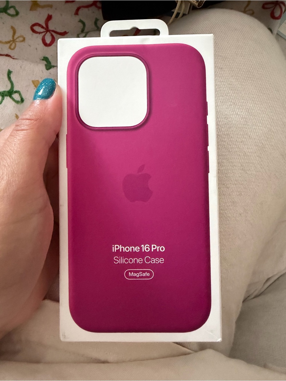 Apple iPhone 16 Pro Silicone Case - Magenta Pink